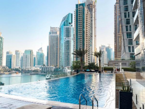 Urban Retreat: Sea View Apartment in Dubai Marina